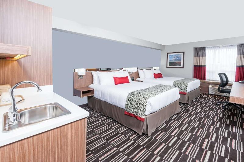 Microtel Inn & Suites By Wyndham Oyster Bay Ladysmith Bagian luar foto