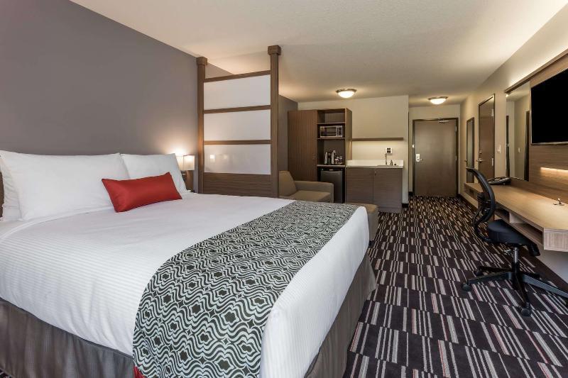 Microtel Inn & Suites By Wyndham Oyster Bay Ladysmith Bagian luar foto