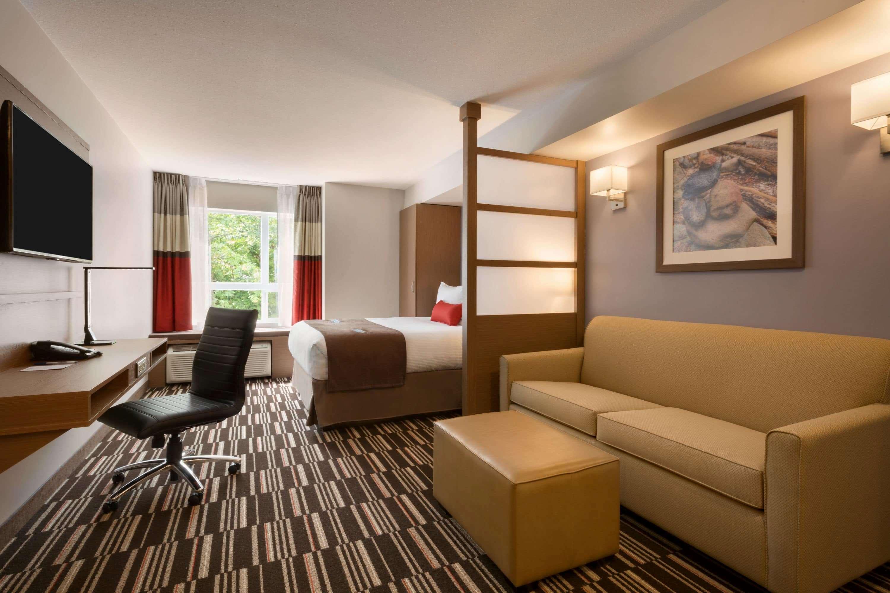 Microtel Inn & Suites By Wyndham Oyster Bay Ladysmith Bagian luar foto