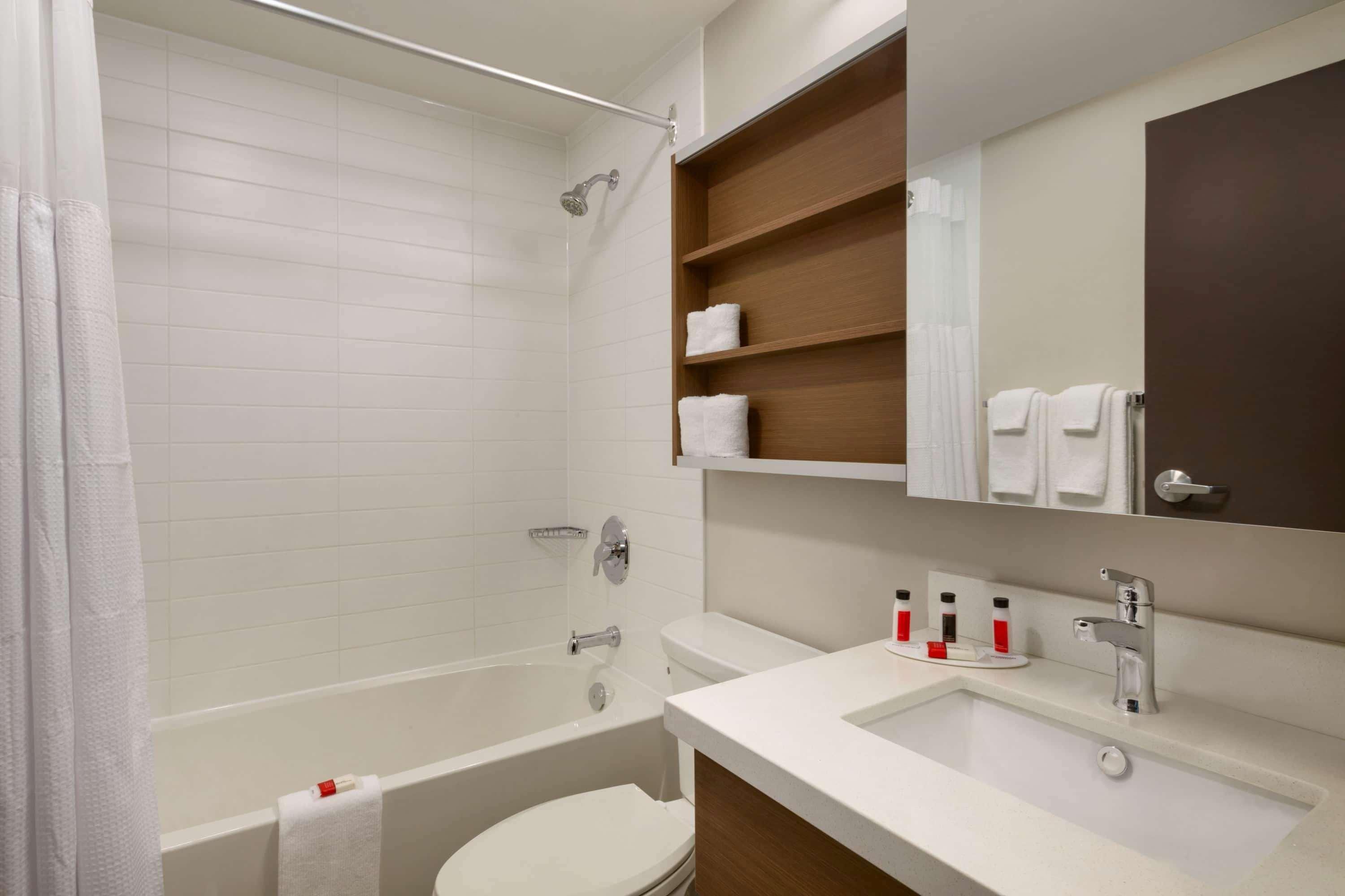 Microtel Inn & Suites By Wyndham Oyster Bay Ladysmith Bagian luar foto