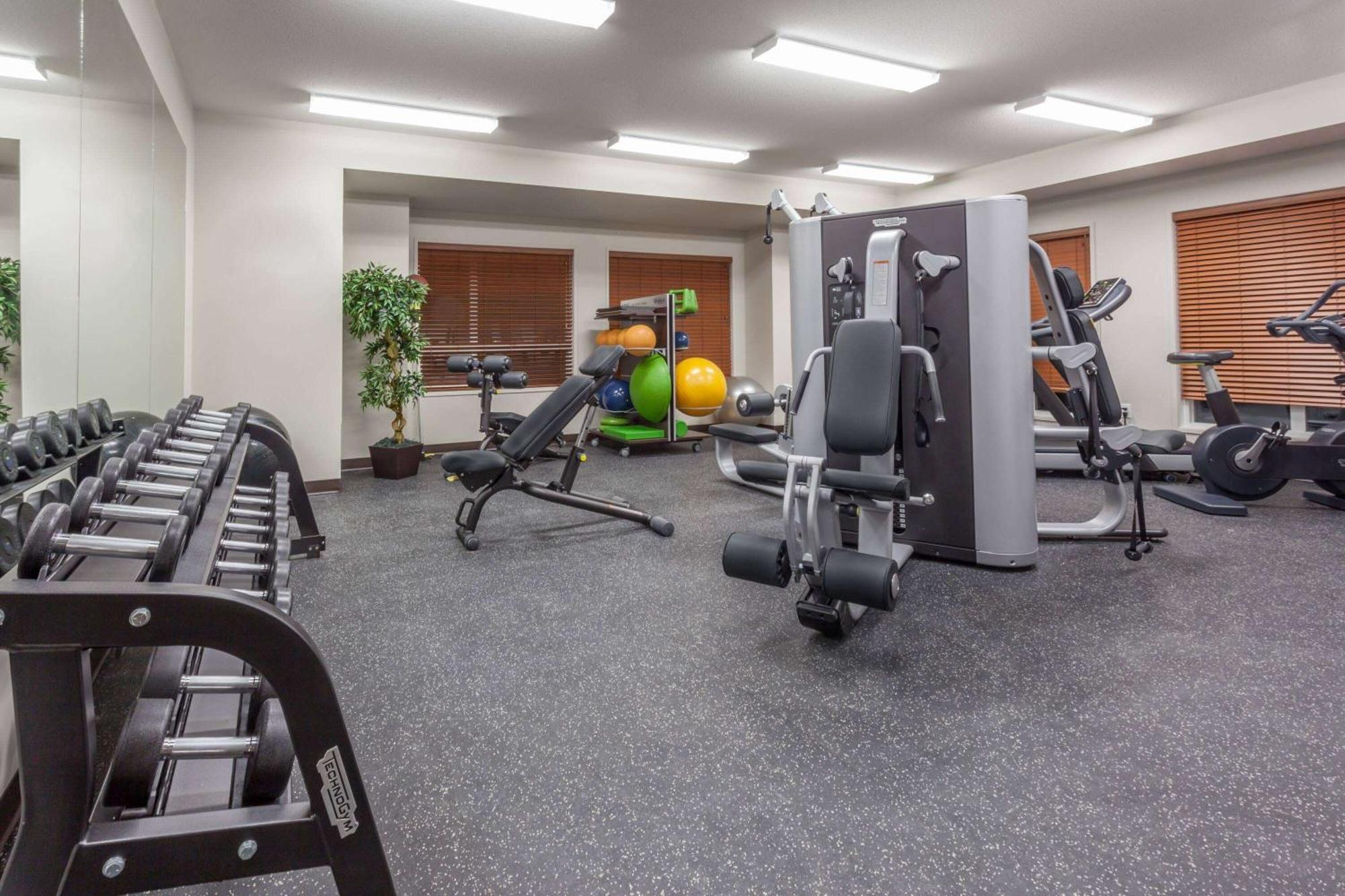 Microtel Inn & Suites By Wyndham Oyster Bay Ladysmith Bagian luar foto
